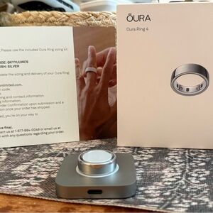 Oura Ring 4 Silver Size 10 Smart Ring with Silver Charging Dock and Box